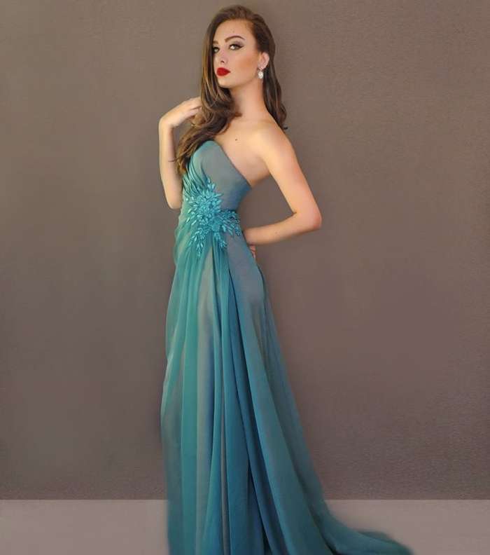 فستان أزرق ناعم من تصميم سارة مراد