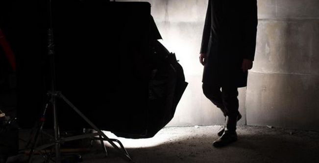 إعلان المغني الشهير سام سميث عن حملته لإطلاق مجموعة Balenciaga الجديدة للرجال