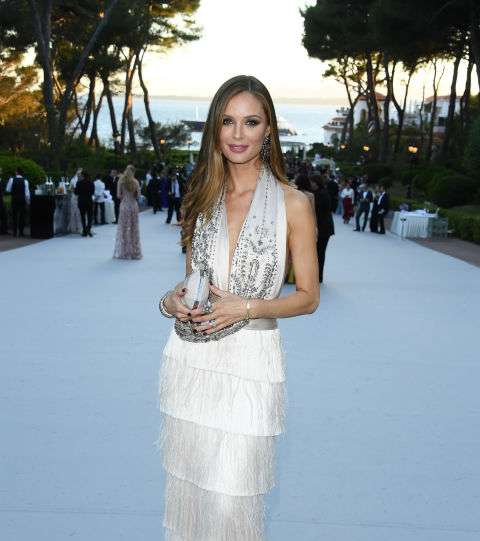 جورجينا شابمن بفستان من ماركيزا في حفل عشاء AmFar في كان 2016