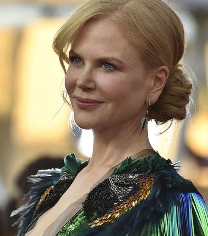 اكتشفي اسوا موديلات فساتين النجمات في حفل SAG Awards 2017