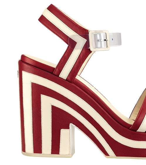 حذاء أحمر وأبيض مميّز من شانيل من مجموعة ربيع 2013