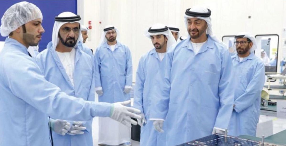 الإمارات العربية المتحّدة تطلق "خليفة سات" أول قمر صناعي عربي الصنع