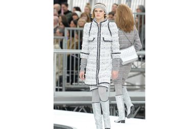 اجمل تصاميم CHANEL لشتاء 2018 من اسبوع الموضة في باريس