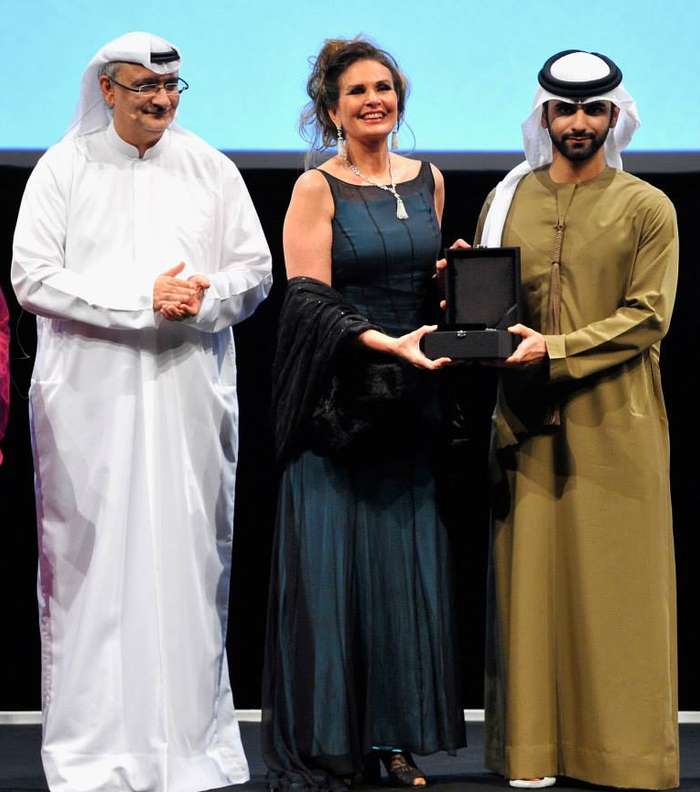 الممثلة المصرية يسرا تتألق في مهرجان دبيّ السينمائي