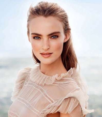 صور مجموعة مكياج إنستانت غلو لربيع 2016 من كلارنس