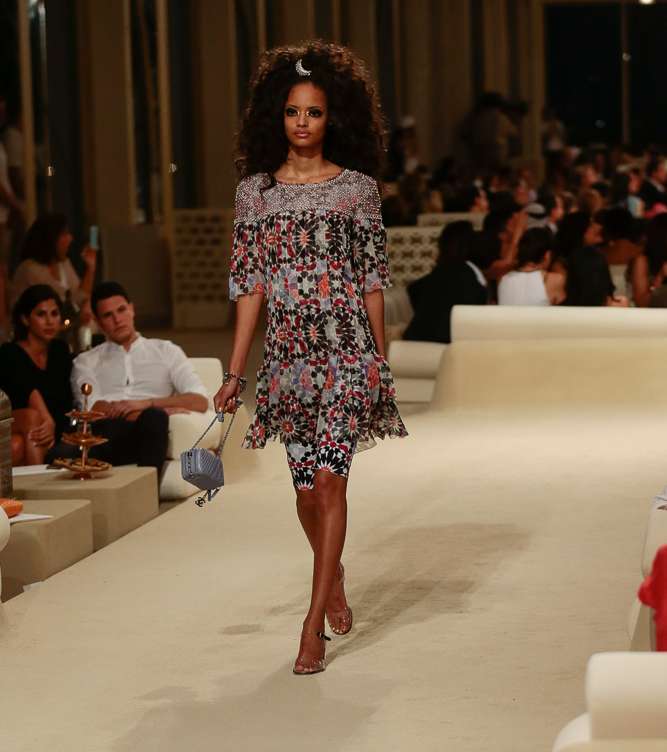 فساتين مفعمة بالحيوية من مجموعة CHANEL Cruise 2015 