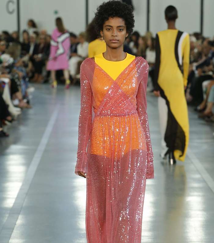 فستان الترتر الشفاف من اميليو بوتشي لصيف 2017