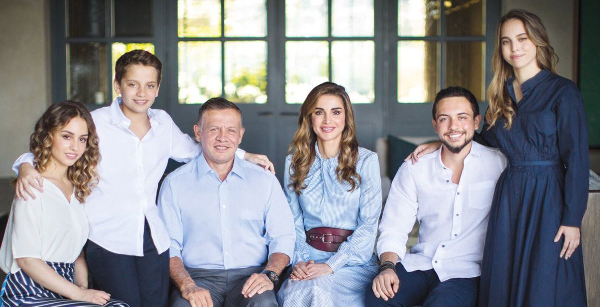 أمورُ لفتتنا في صورة العائلة المالكة الأردنية تثير الاهتمام والإعجاب!