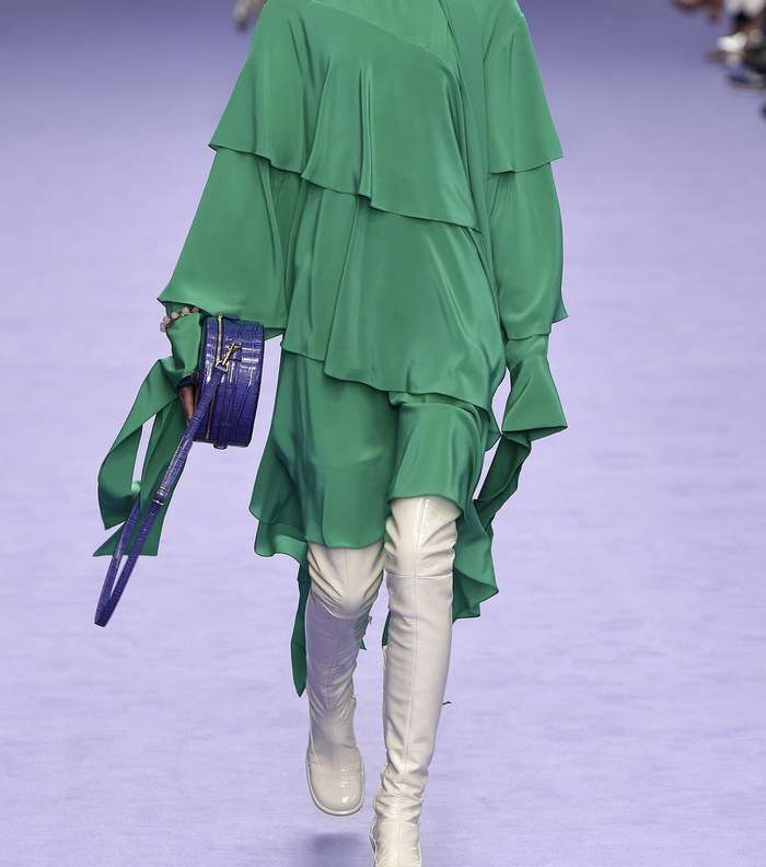 فستان الكشاكش بالاكمام الواسعة من Mulberry لشتاء 2018