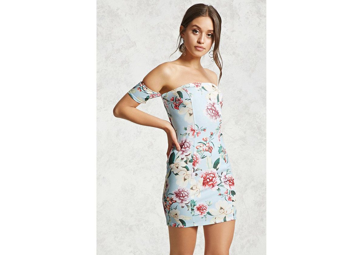 الفستان المطبع بالازهار والقصير من الفساتين التي تجعلك تبدين جذابة