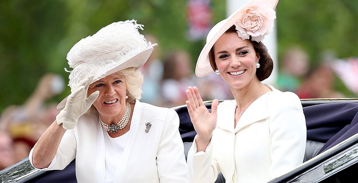 لماذا ترتدي نساء العائلات المالكة القبعات دائماً!
