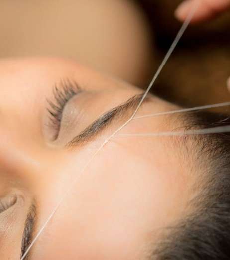 إستخدمي الخيط لإزالة الشعر