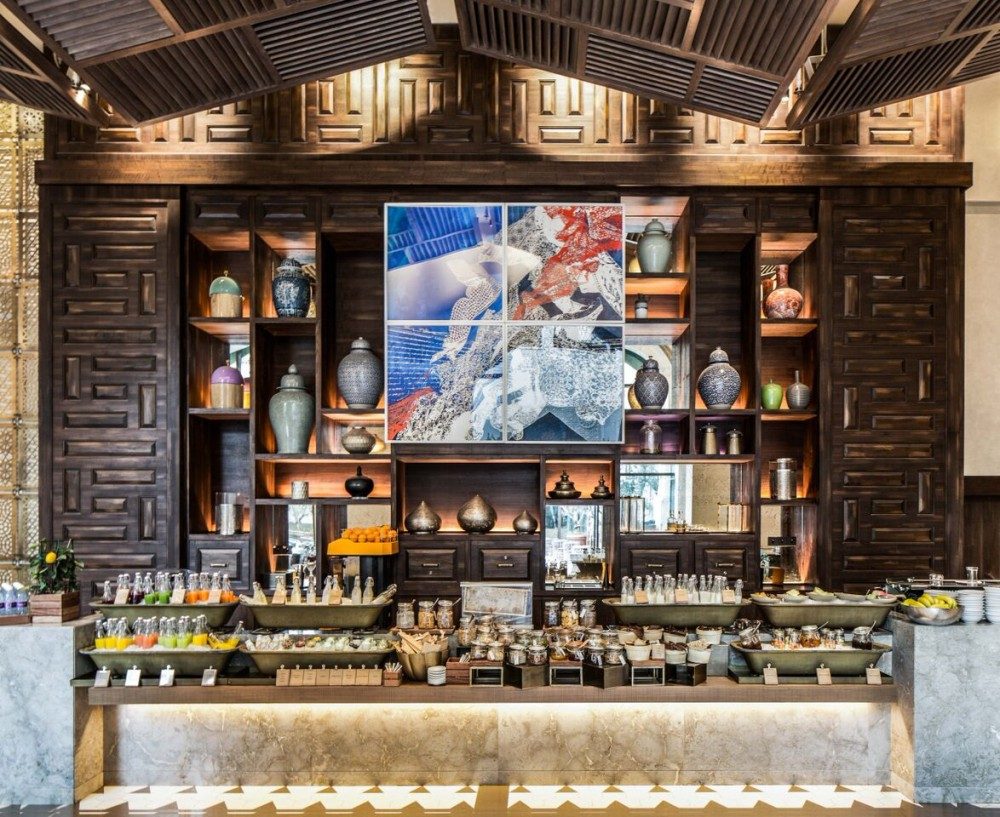 مطعم ذا كورت يارد في فندق منزل وسط مدينة دبي يقدّم أشهى المؤكولات