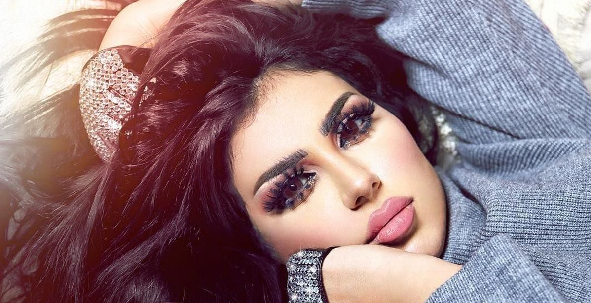 حيل ذكية جداً لإخفاء خصل الشيب بعيداً عن الصبغة
