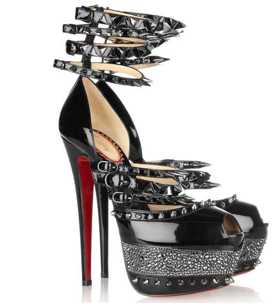 أحذية بتصاميم غريبة، هل ترتدينها؟