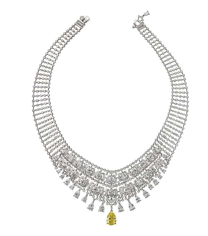 عقد مارفيّو مصنوع من البلاتين، ومرصّع بماسة باللون الأصفر من مجموعة Cartier Magicien