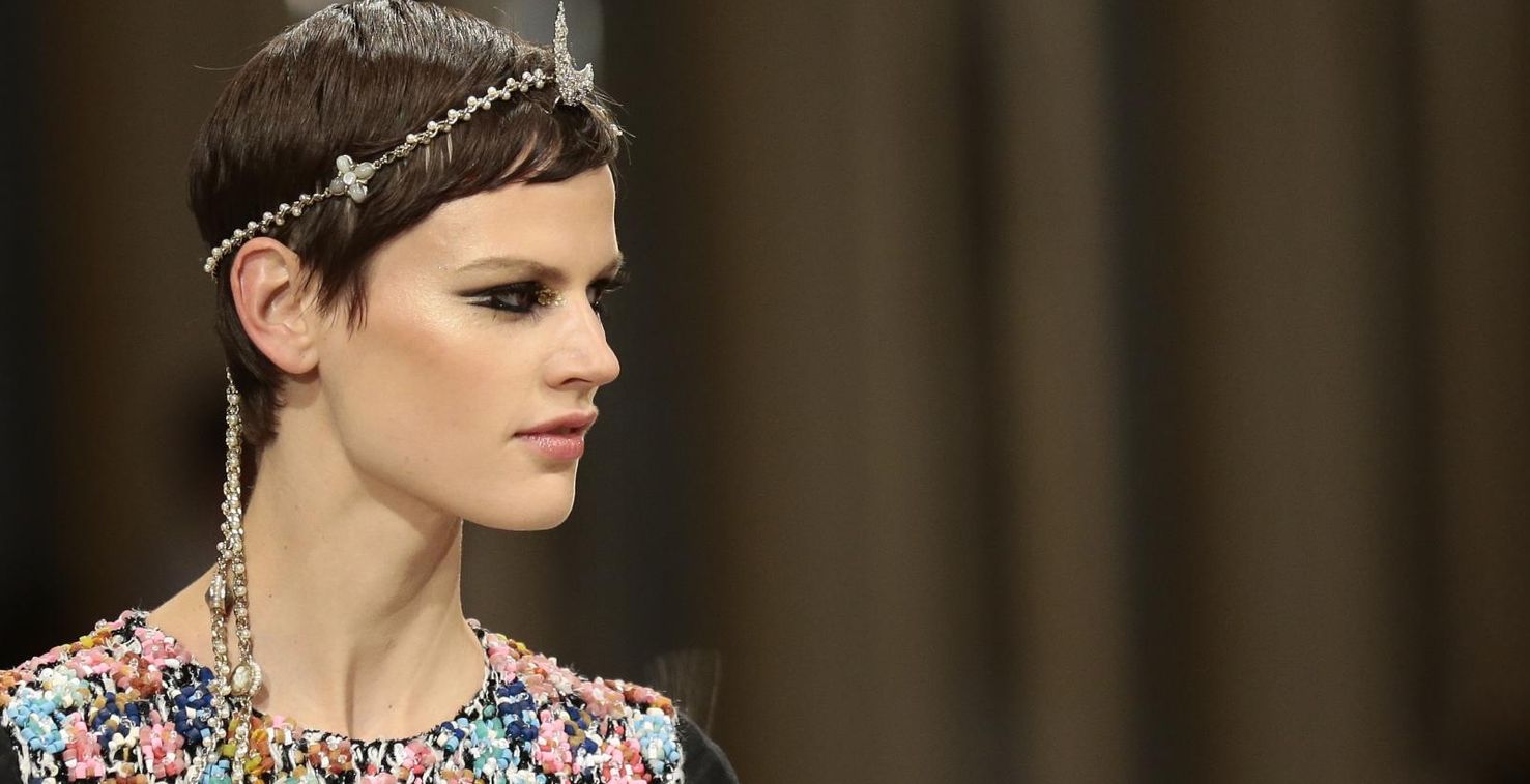أبرز عناوين شعر ومكياج عرض CHANEL Cruise في دبي