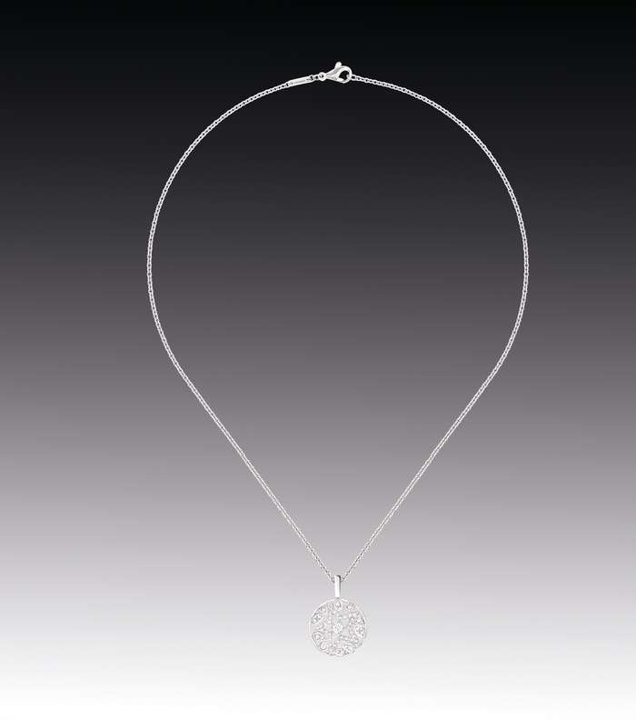 لإطلالة مميزة، اختاري عقد Etoile Filante من CHANEL