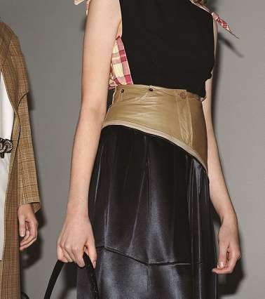 موضة التنورة بطبقات من الاقمشة من مجموعة سيلين لصيف 2017