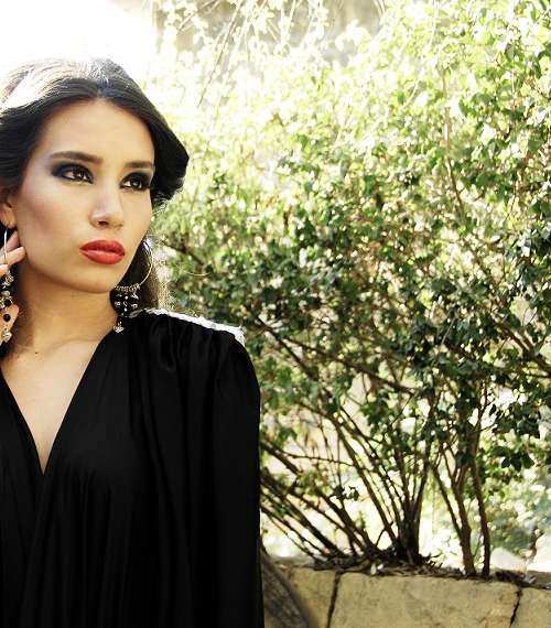 من المصمّمة عفّة، ياسمينة تختار لكِ أجمل العبايات