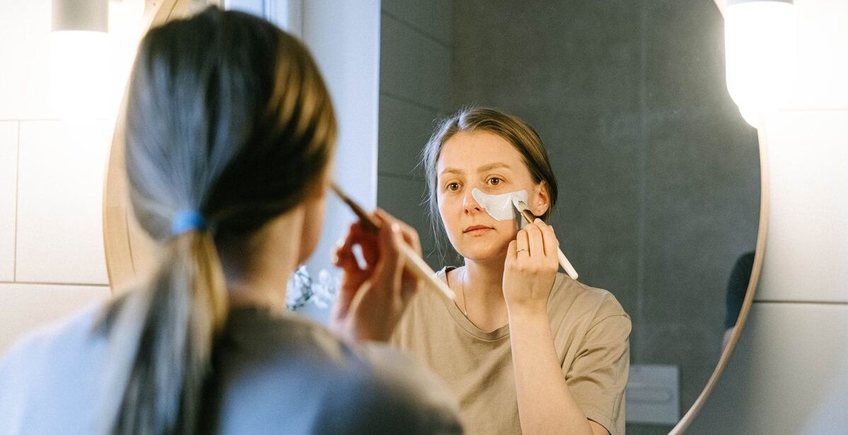 فوائد طين البحر الميت للوجه وكيفية استخدامه 