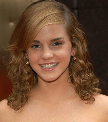 الممثلة إيما واتسون والغرة الجانبية عام 2004