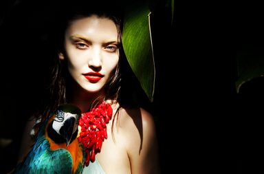 ياسمينة تجوب العالم بإطلالات فاخرة في صيف 2015