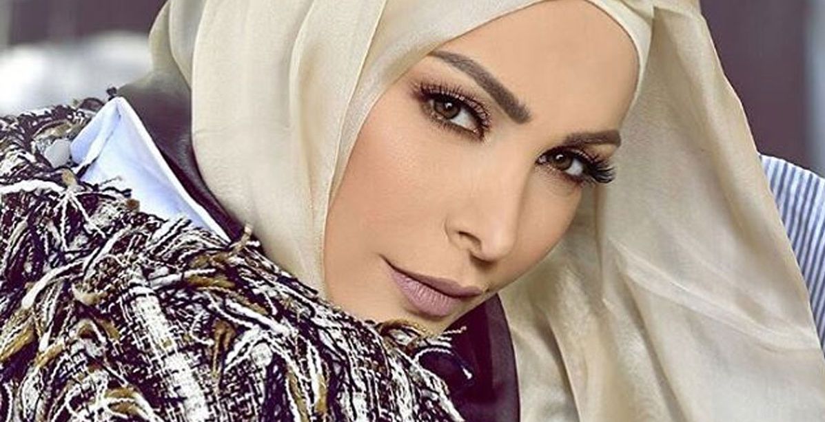 صورة نادرة من عقد قران أمل حجازي... شاهدي حجابها في ذلك الحين!
