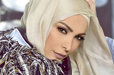 صورة نادرة من عقد قران أمل حجازي... شاهدي حجابها في ذلك الحين!