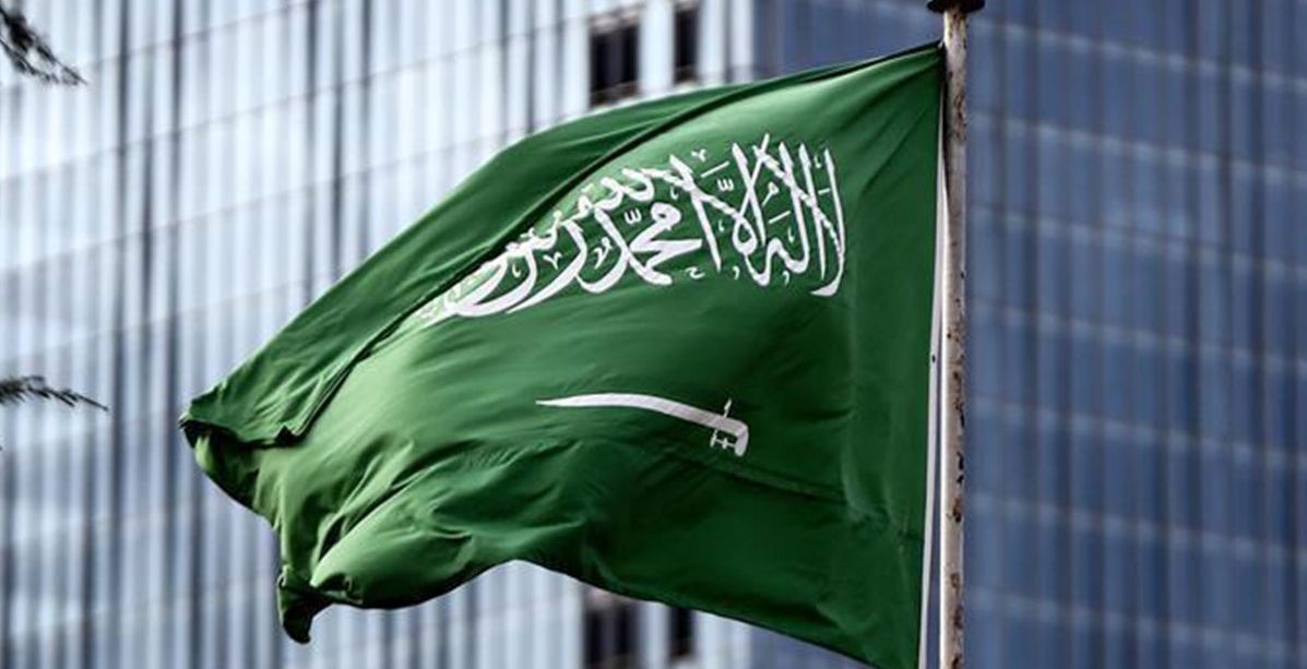 تمديد تاشيرة الخروج والعودة الكترونيا للعالقين خارج السعودية