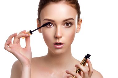 استعمالات غير متوقعة للماسكارا ستُسهّل حياتك... إستفيدي منها