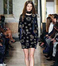 أشكال مميزة وألوان داكنة تغلب على مجموعة Emilio Pucci الجديدة