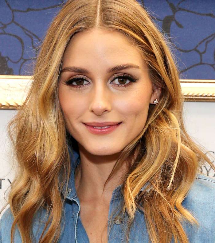 تسريحة Olivia Palermo الويفي مميّزة بالفرق النصفي
