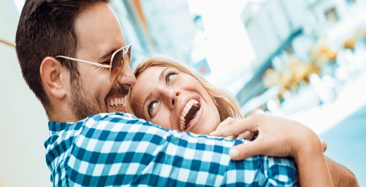 علاقة رجل برج الثور والمرأة الميزان والجنس