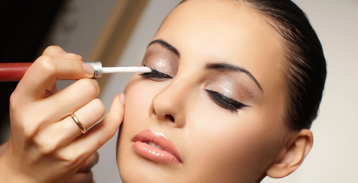 حيل ماكياج مفيدة جداً بطلها "المياه"