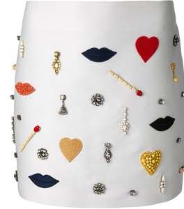 أجمل الأزياء المطرّزة من توقيع ستيلا ماكارتني