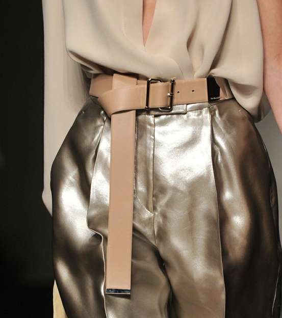 ارتدي الشورت الميتاليكيّ لإطلالة مميّزة في شتاء 2013