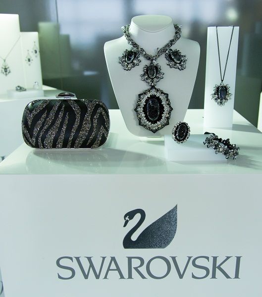 مجموعة فائقة الروعة والإبداع من مجوهرات Swarovski
