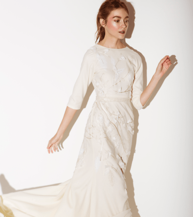 فستان أبيض من تصميم رزان العزوني