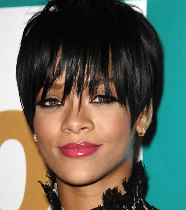 ريهانا والشعر بقصة البوي العصرية