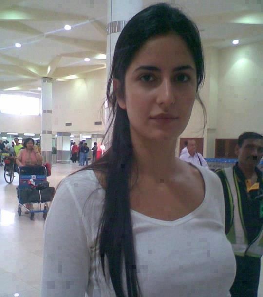 كاترينا في مطار مومباي