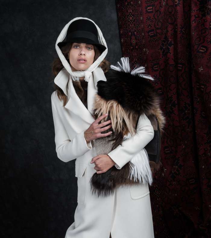 الإطلالة السادسة، تتألق بأزياء فاخرة من Fendi
