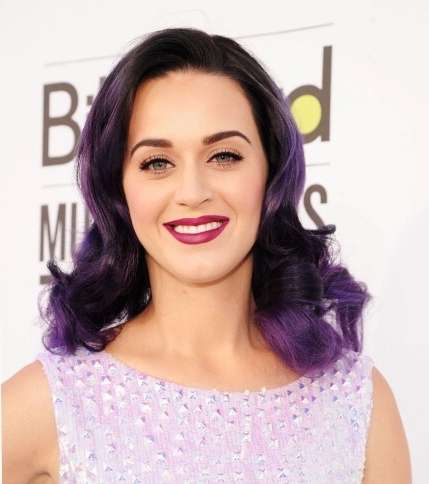 تعشق كايتي بيري صيحة عيون القطة 