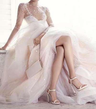 بالصور، عروس 2016 تتألق بأجمل أحذية وحقائب من Jimmy Choo