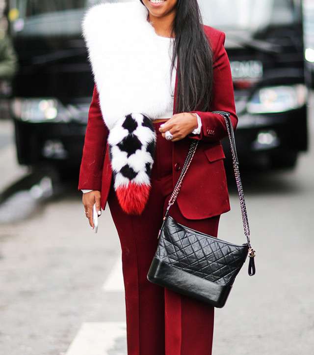 ارتدي حقيبة غابرييل من CHANEL مع البدلة الرسمية هذا الموسم