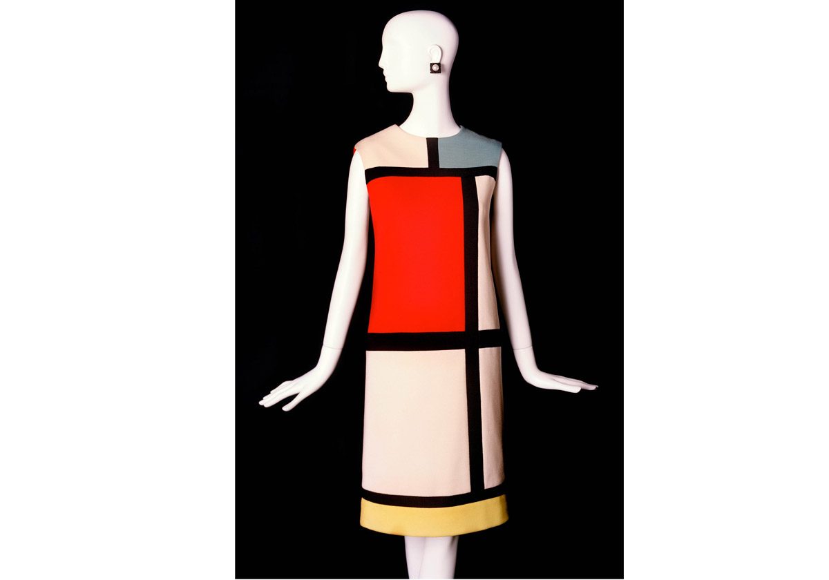 فستان من مجموعة الازياء الراقية لشتاء 1965 من ايف سان لوران