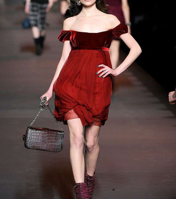 تألقي بفساتين مخمل 2016 من أشهر دور الأزياء