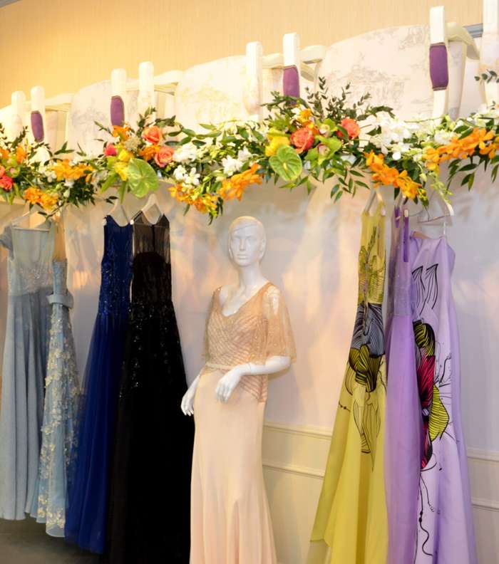 مجموعة الأزياء الملونة في بوتيك Valleydez