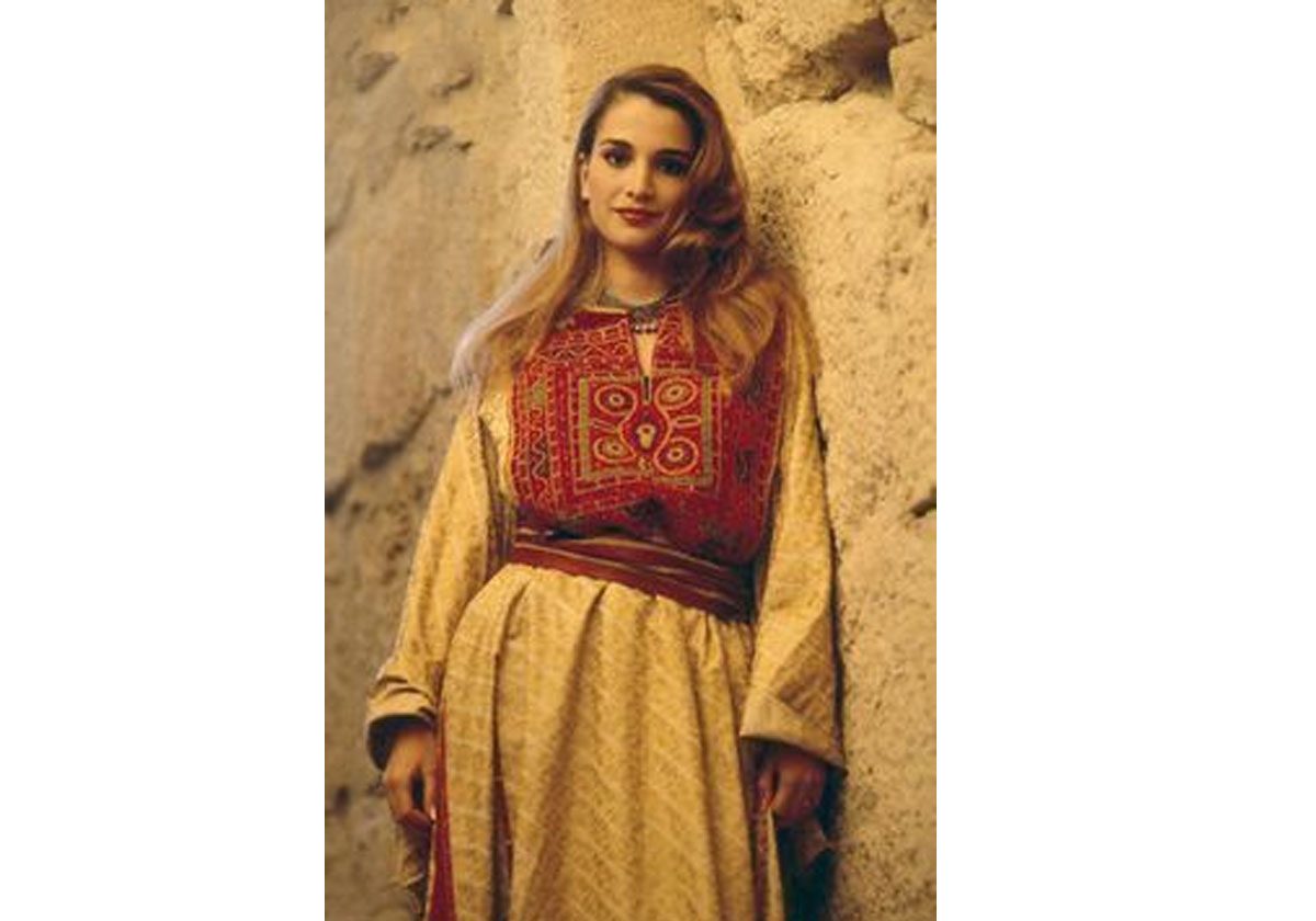 هكذا كانت ملابس الملكة رانيا قبل اكتساب اللقب!
