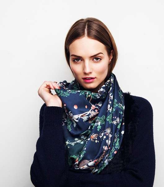 وشاح مميّز الطبعة من مجموعة Matthew Williamson Pre Fall 2014